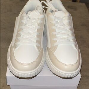 Dream Pairs White and Cream Athletic Shoes